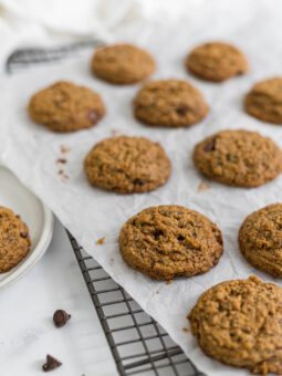 Tahini cookies on a wire rack.