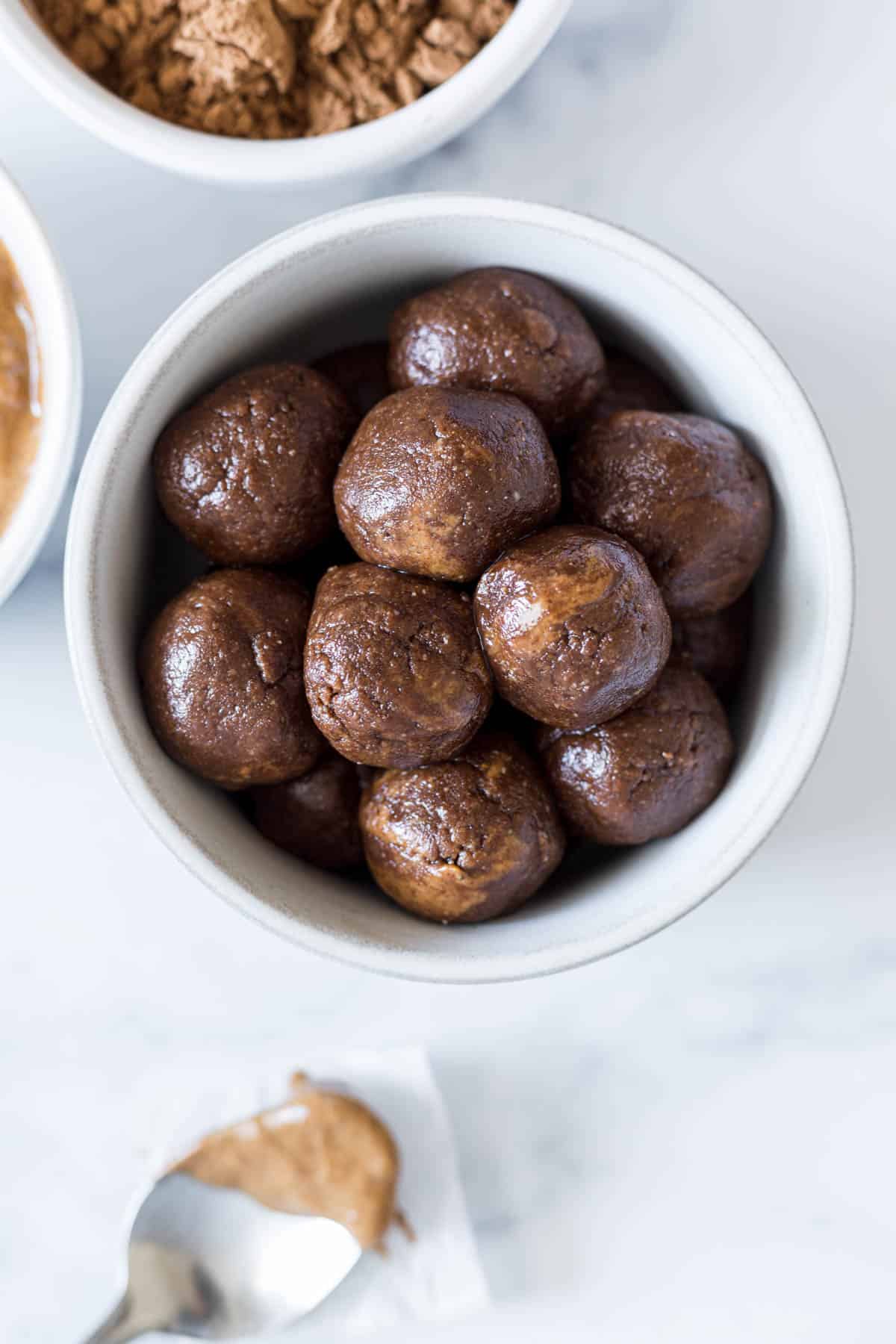 Chocolate Almond Balls (NoBake!) Supermom Eats