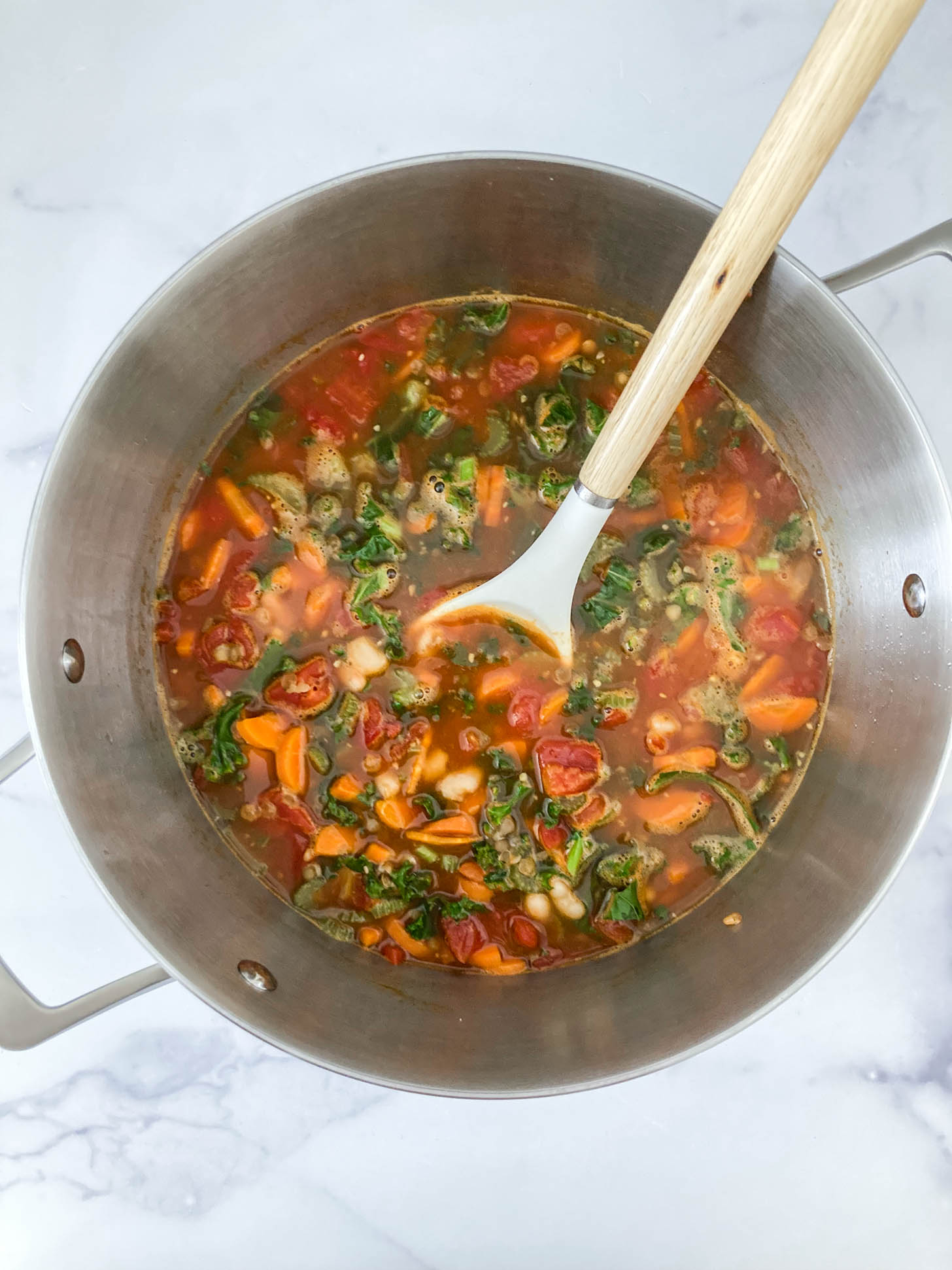 Finished tuscan white bean soup in a pot.